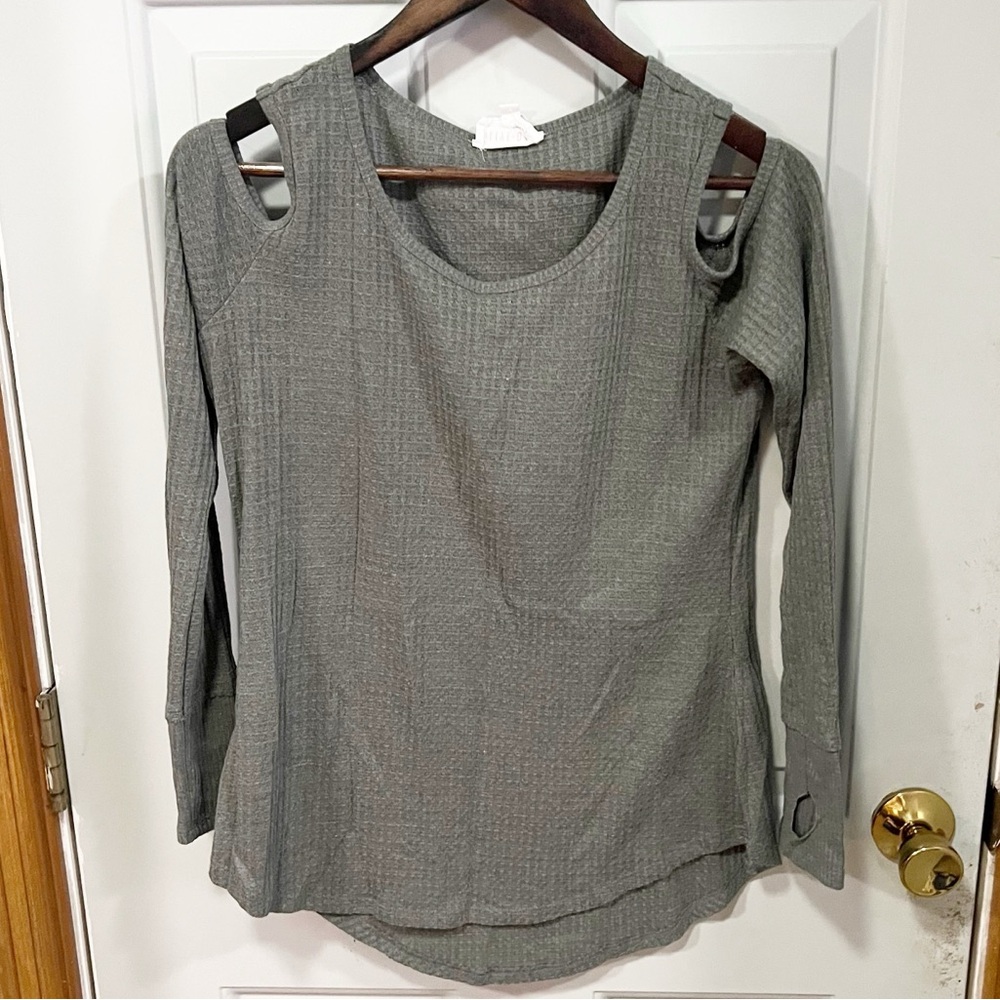 Olive & Oak Cold Shoulder Long Sleeve Top Womens Size Medium Waffle Thermal